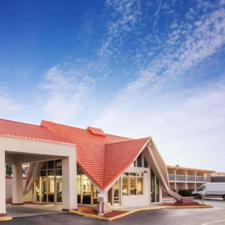 Rodeway Inn & Suites Rockford Dış mekan fotoğraf
