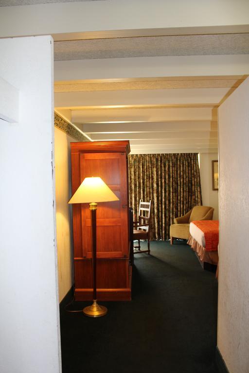 Rodeway Inn & Suites Rockford Dış mekan fotoğraf