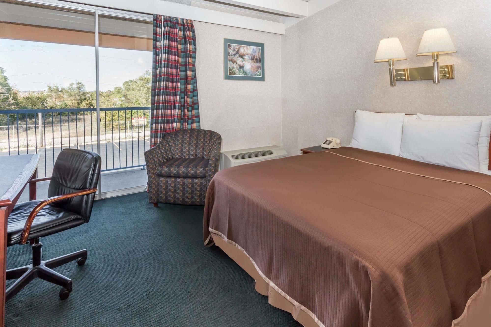 Rodeway Inn & Suites Rockford Dış mekan fotoğraf